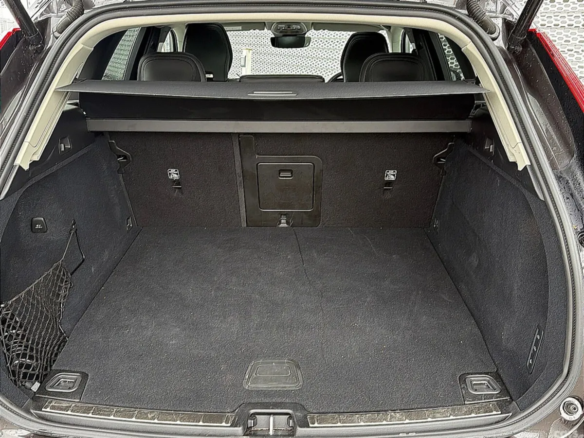 Volvo XC60 SUV, Petrol Plug-in Hybrid, 2025, Grey
