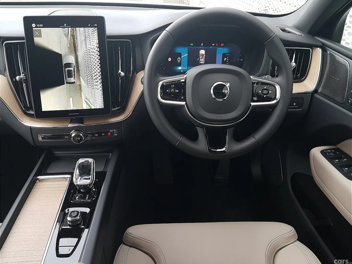 Volvo XC60 SUV, Petrol Plug-in Hybrid, 2026, Green