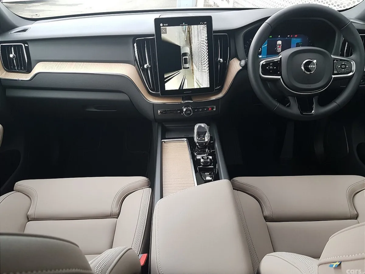 Volvo XC60 SUV, Petrol Plug-in Hybrid, 2026, Green