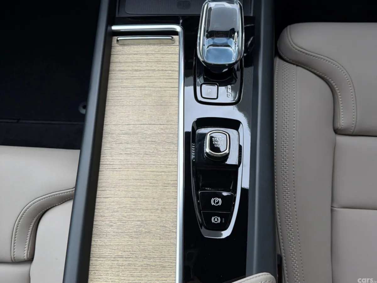 Volvo XC60 SUV, Petrol Plug-in Hybrid, 2026, Blue