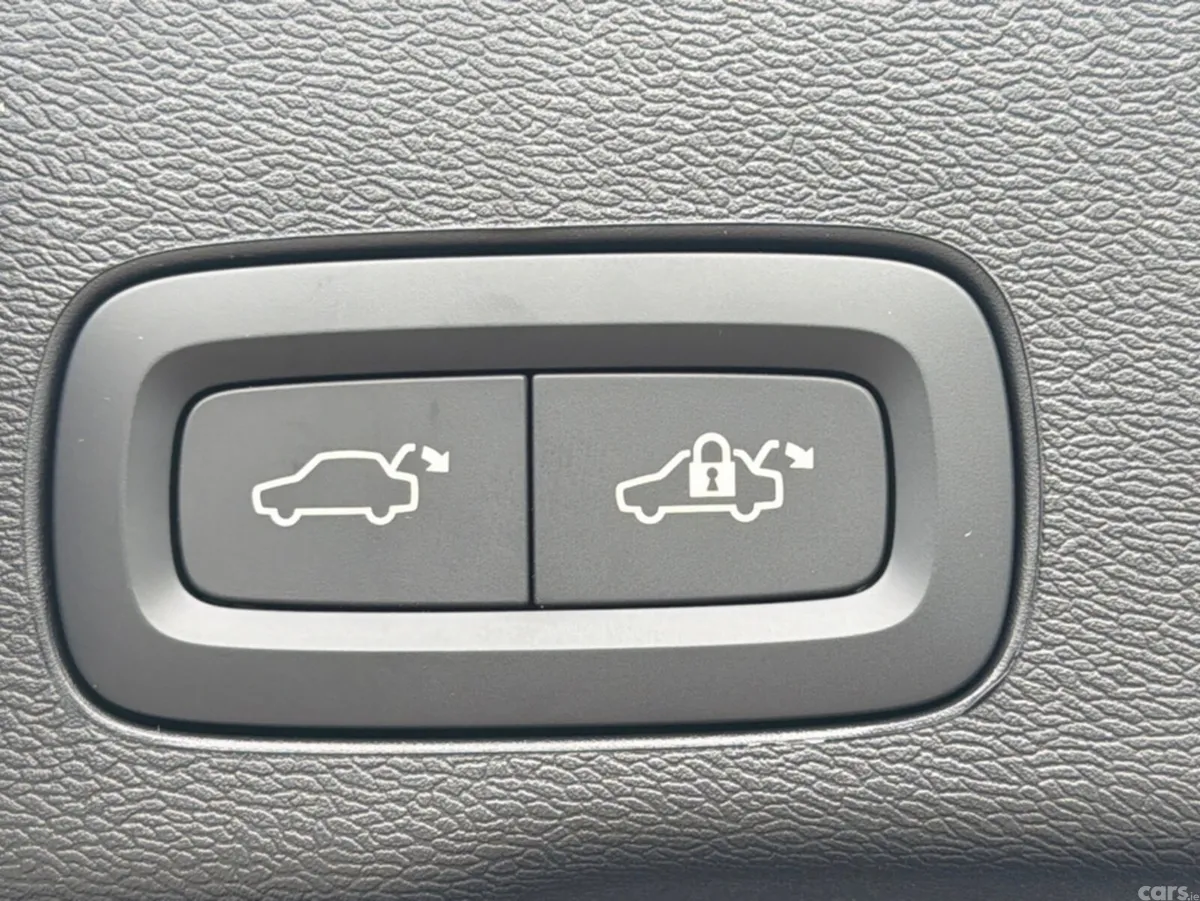 Volvo XC60 SUV, Petrol Plug-in Hybrid, 2026, Blue