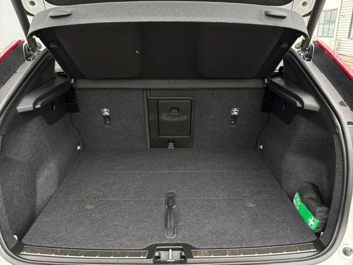 Volvo C40 Estate, Electric, 2023, White