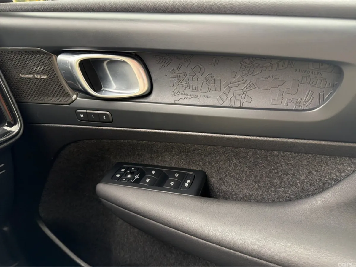 Volvo C40 Estate, Electric, 2023, White