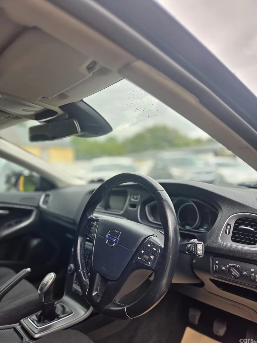 Volvo V40 Hatchback, Diesel, 2014, Blue
