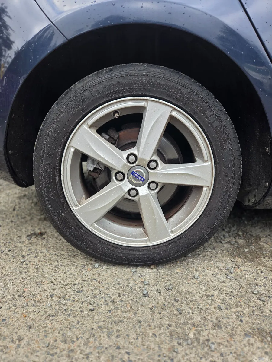 Volvo V40 Hatchback, Diesel, 2014, Blue