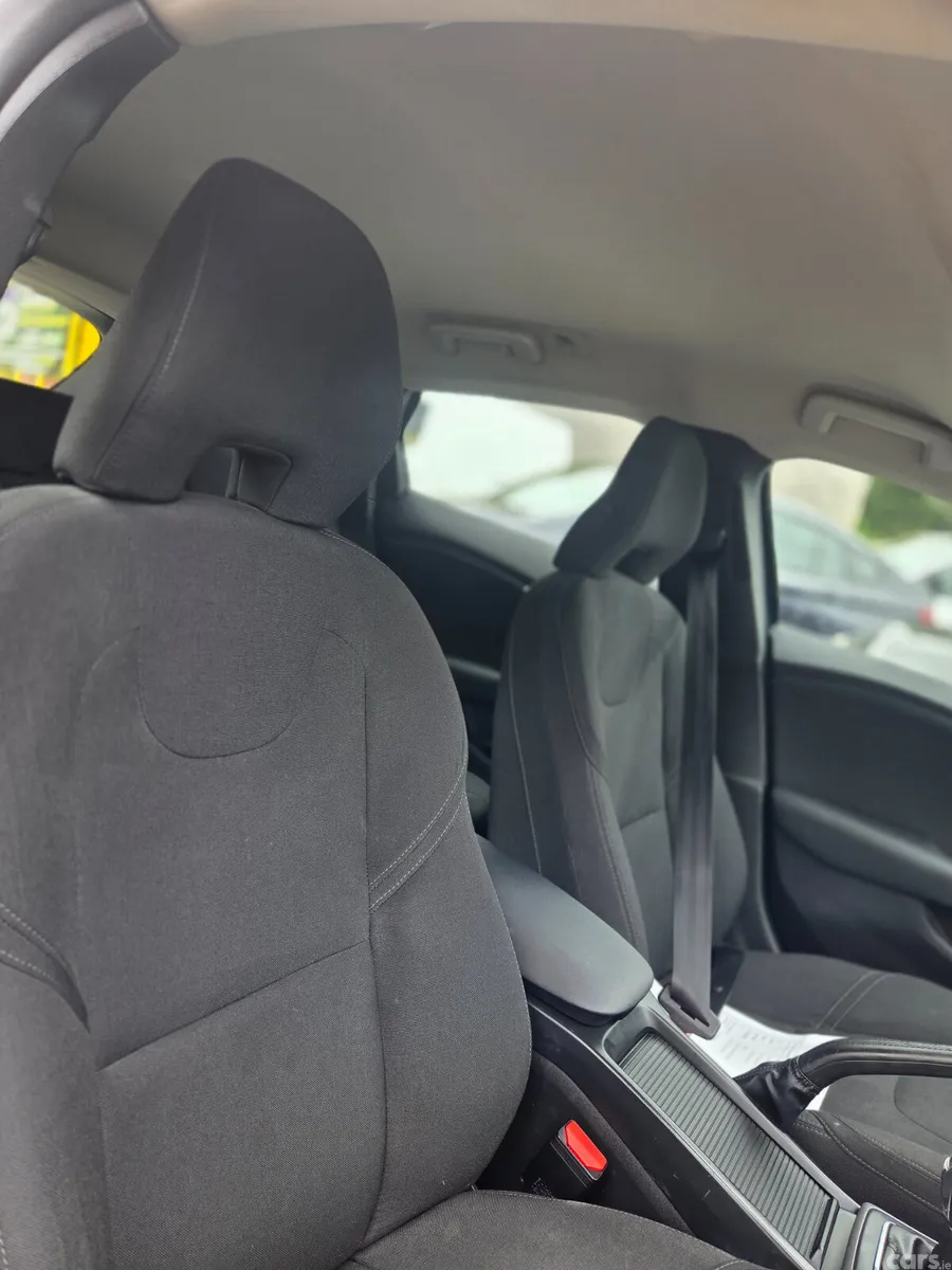 Volvo V40 Hatchback, Diesel, 2014, Blue