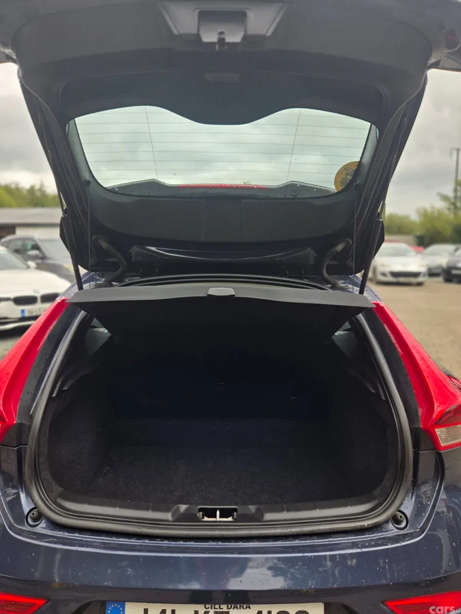 Volvo V40 Hatchback, Diesel, 2014, Blue