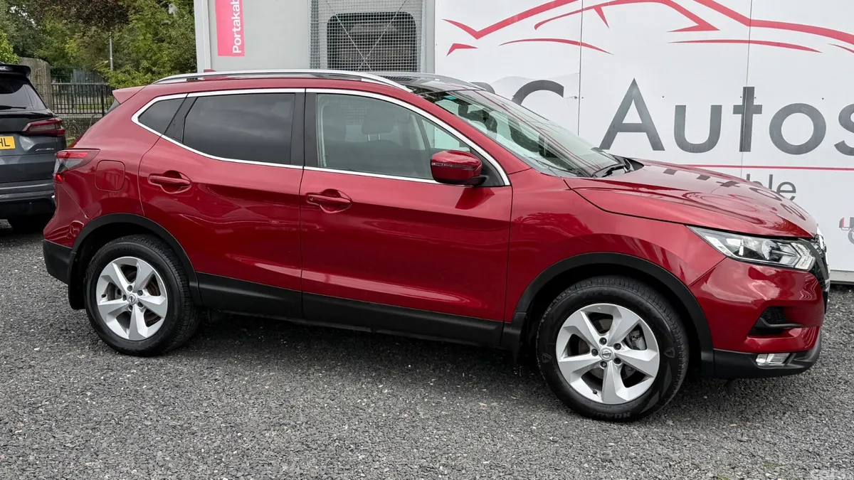 Nissan Qashqai MPV, Petrol, 2019, Red