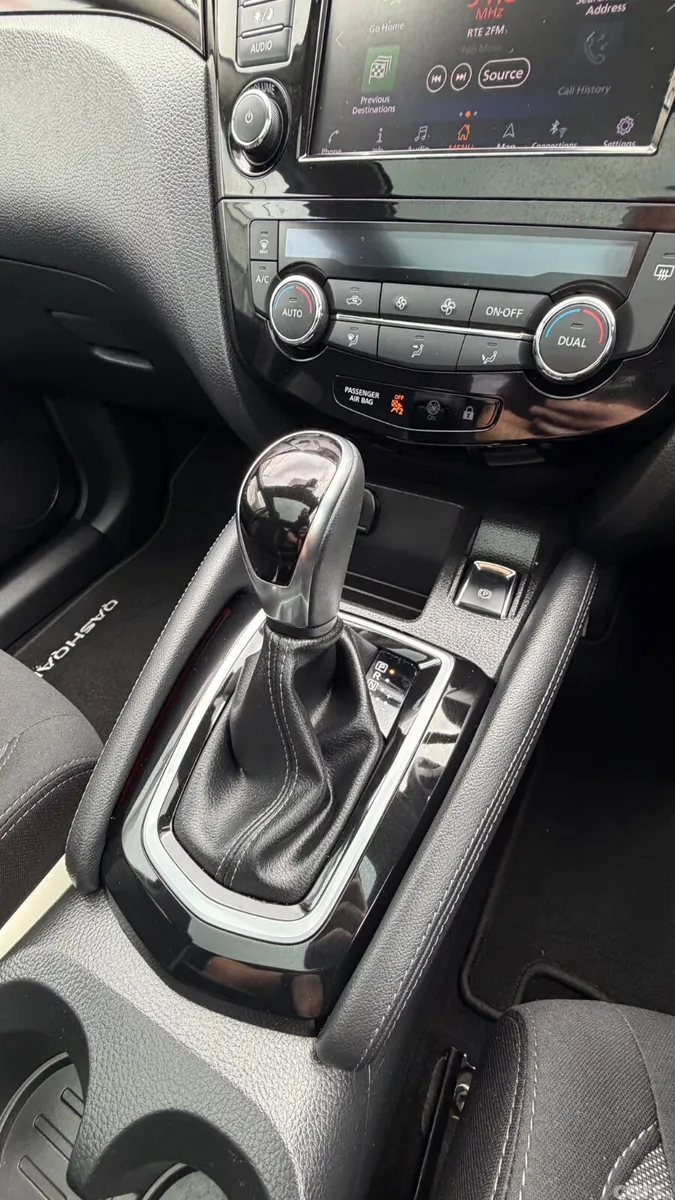 Nissan Qashqai MPV, Petrol, 2019, Red