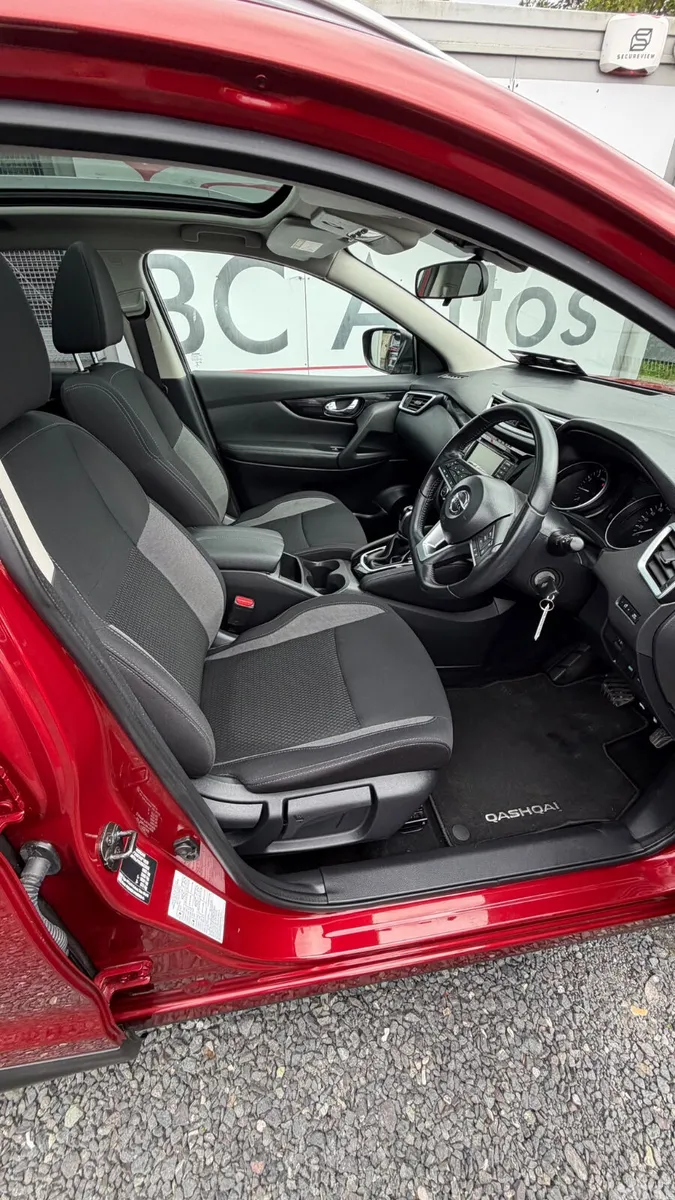 Nissan Qashqai MPV, Petrol, 2019, Red