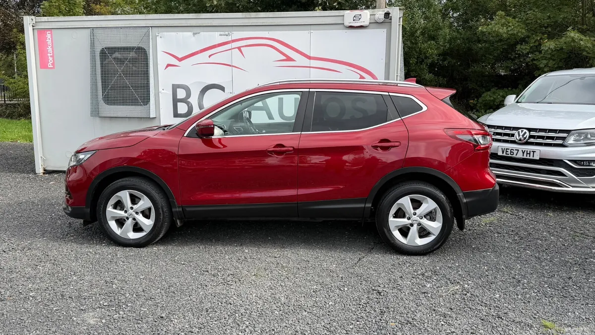 Nissan Qashqai MPV, Petrol, 2019, Red