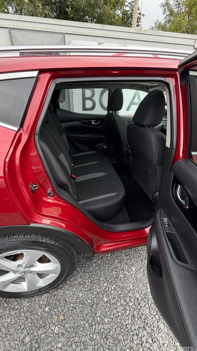 Nissan Qashqai MPV, Petrol, 2019, Red