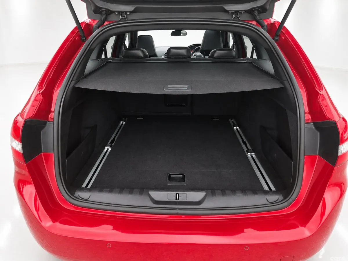 Peugeot 308 Estate, Diesel, 2018, Red