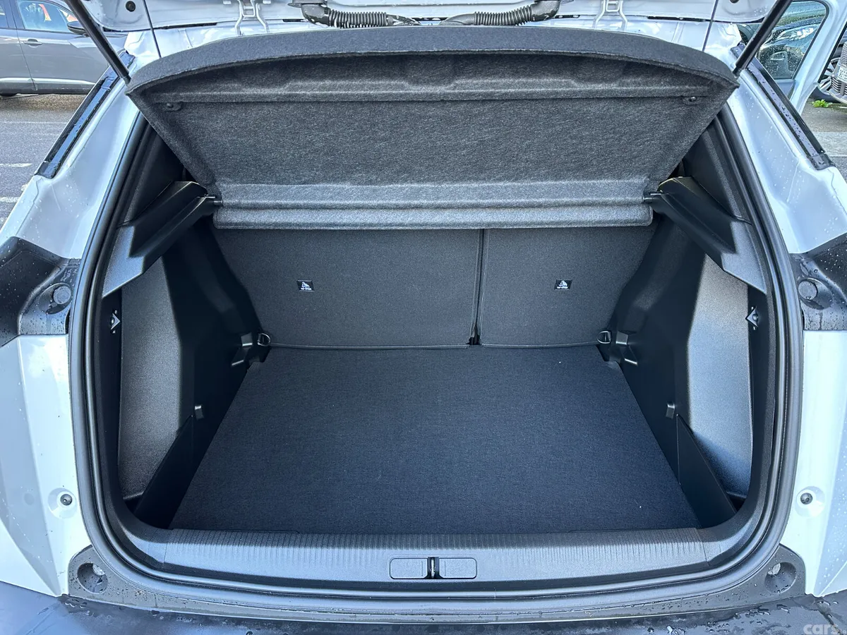 Peugeot 2008 MPV, Petrol, 2026, White