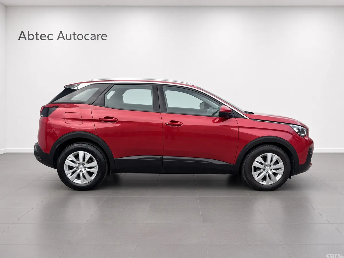 Peugeot 3008 MPV, Petrol, 2018, Red