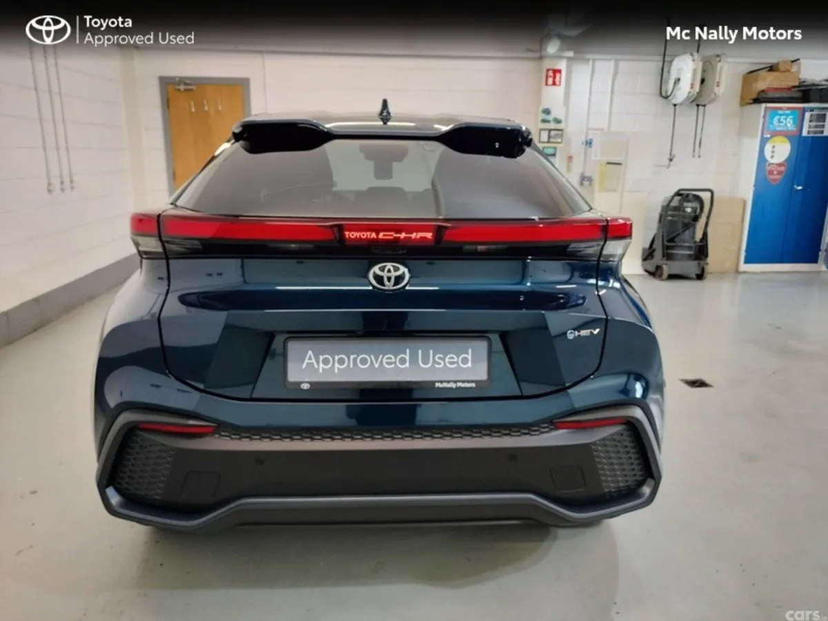 Toyota C-HR SUV, Petrol Hybrid, 2024, Blue