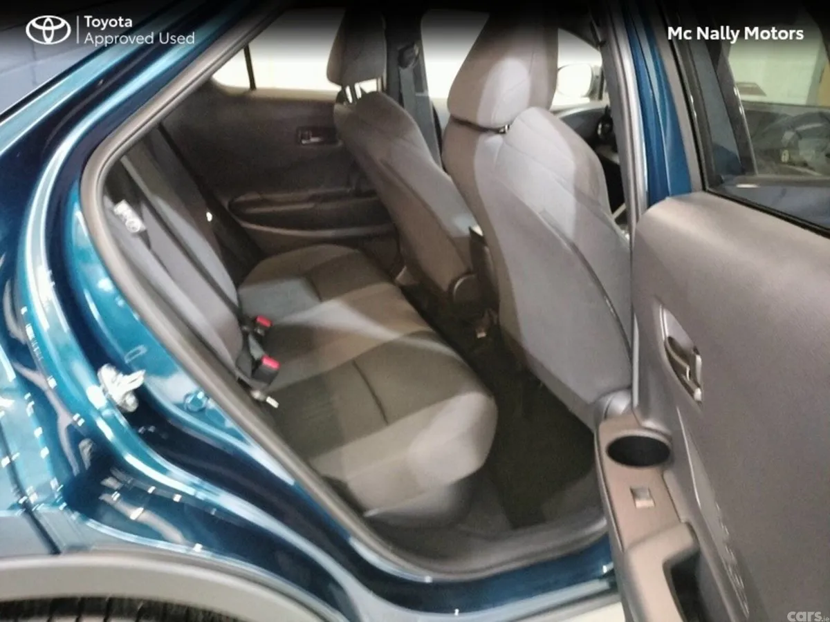 Toyota C-HR SUV, Petrol Hybrid, 2024, Blue