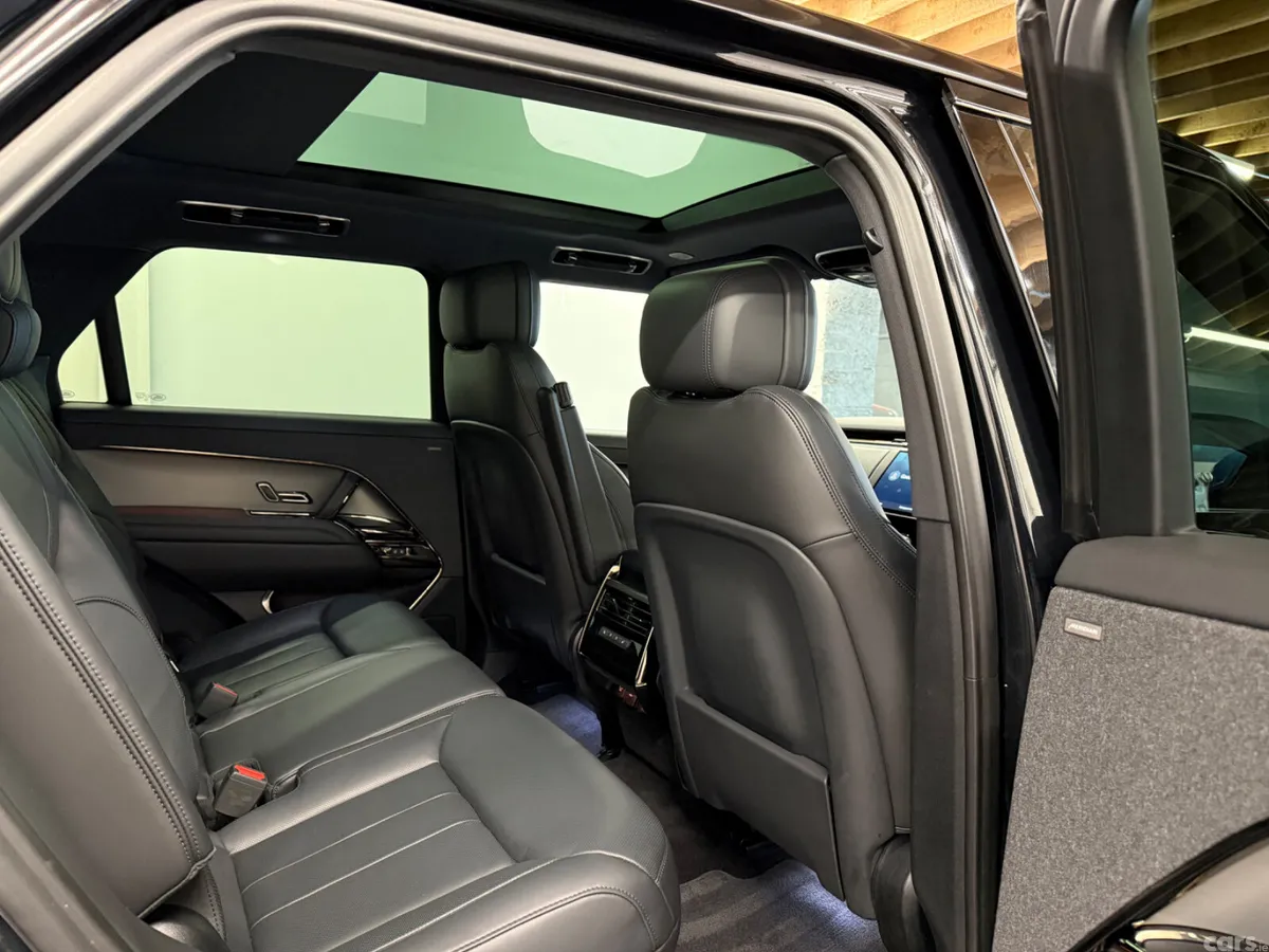 Land Rover Range Rover SUV, Petrol Hybrid, 2023, Black