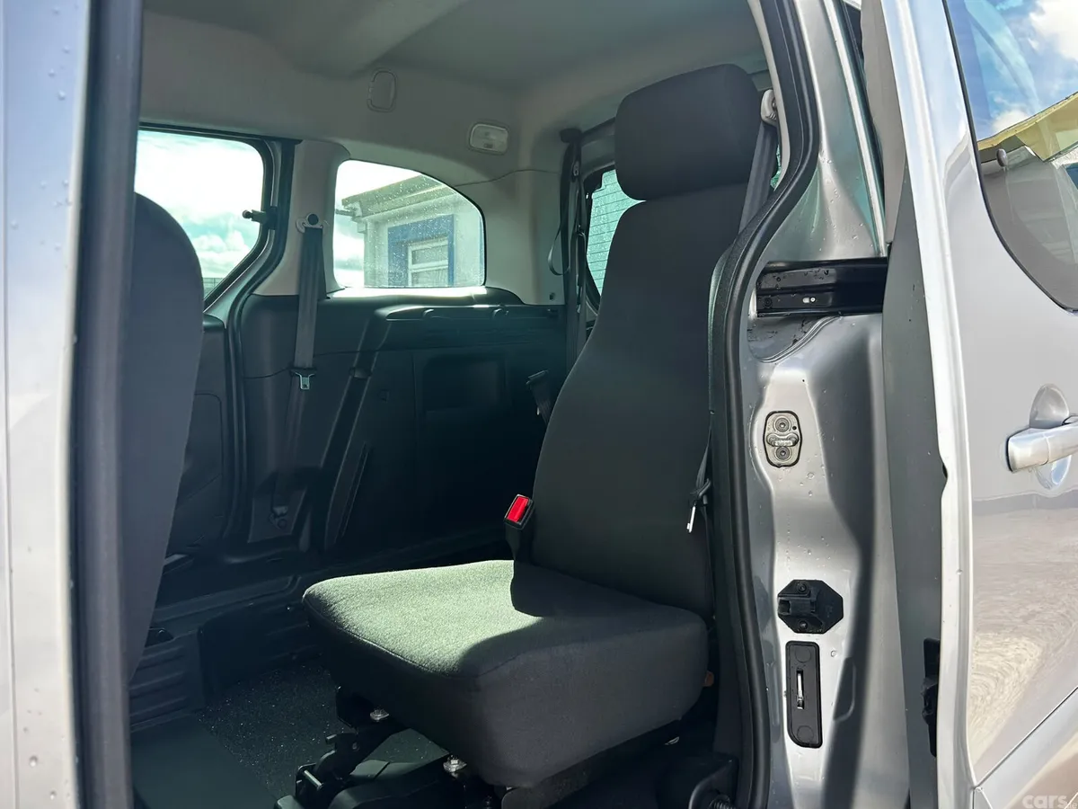 Peugeot Partner MPV, Diesel, 2018, Silver