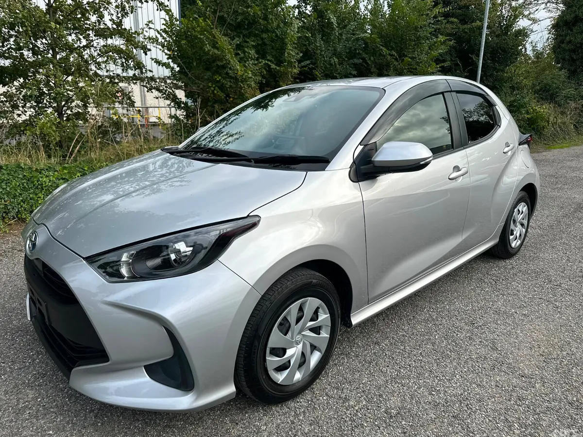 Toyota Yaris Hatchback, Petrol Hybrid, 2020, Silver