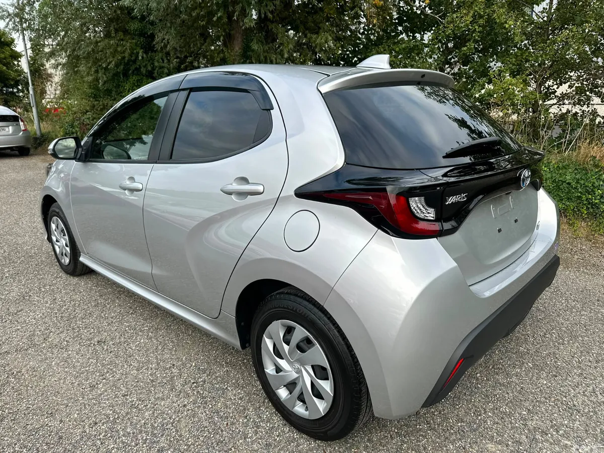 Toyota Yaris Hatchback, Petrol Hybrid, 2020, Silver