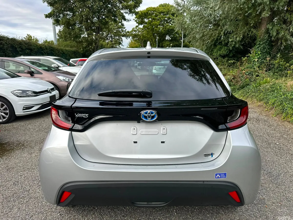 Toyota Yaris Hatchback, Petrol Hybrid, 2020, Silver