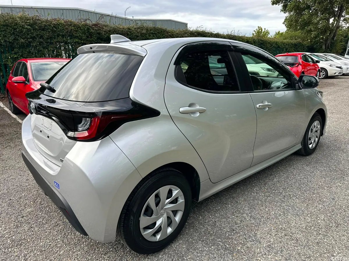 Toyota Yaris Hatchback, Petrol Hybrid, 2020, Silver