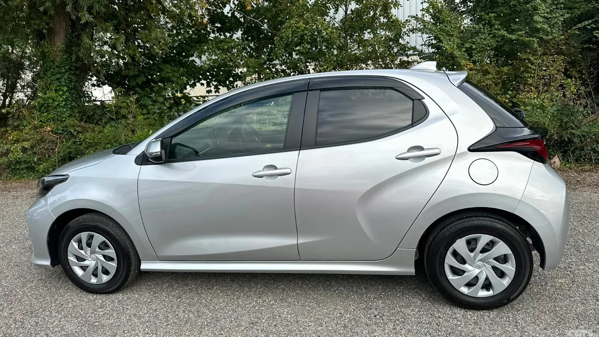 Toyota Yaris Hatchback, Petrol Hybrid, 2020, Silver