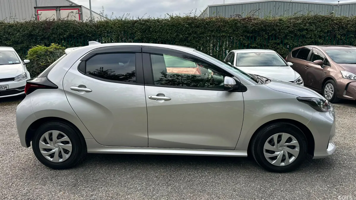 Toyota Yaris Hatchback, Petrol Hybrid, 2020, Silver
