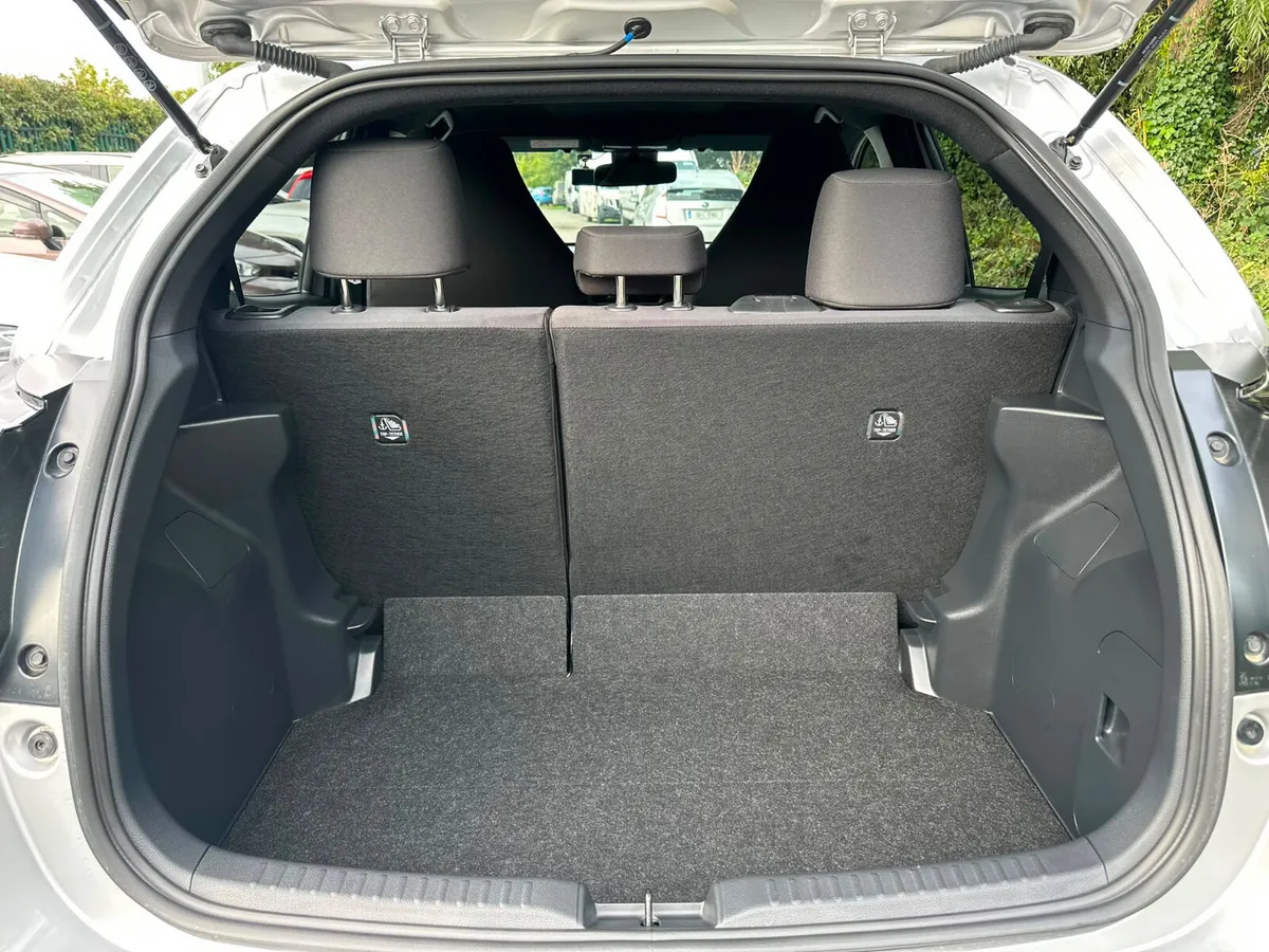 Toyota Yaris Hatchback, Petrol Hybrid, 2020, Silver