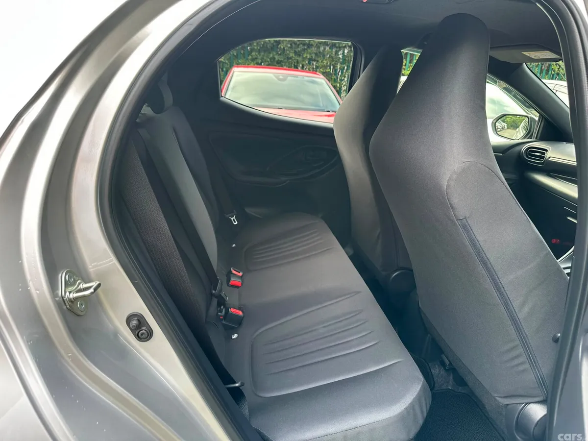 Toyota Yaris Hatchback, Petrol Hybrid, 2020, Silver