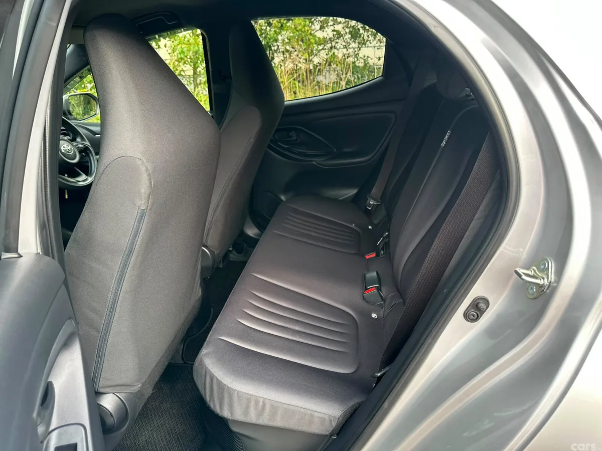 Toyota Yaris Hatchback, Petrol Hybrid, 2020, Silver