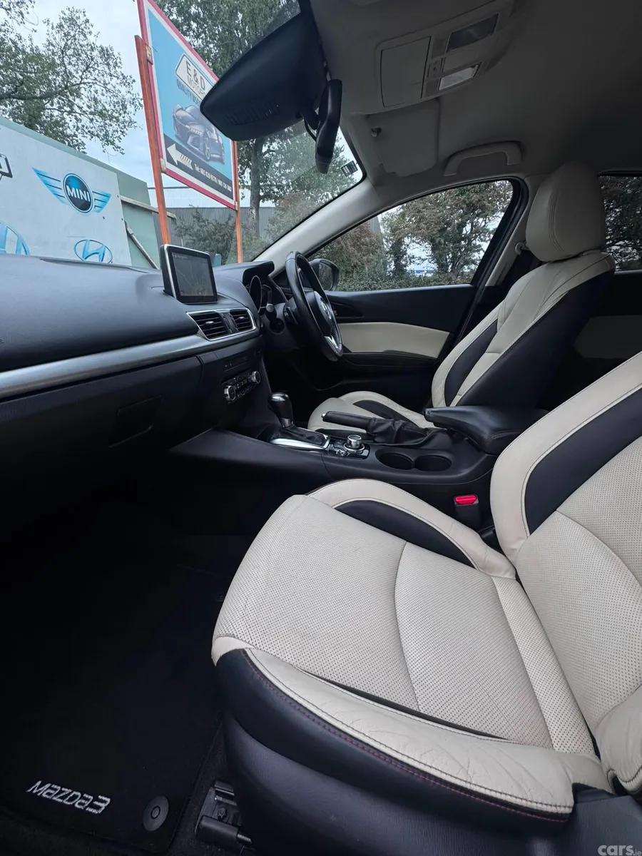 Mazda Mazda3 Hatchback, Diesel, 2015, Black