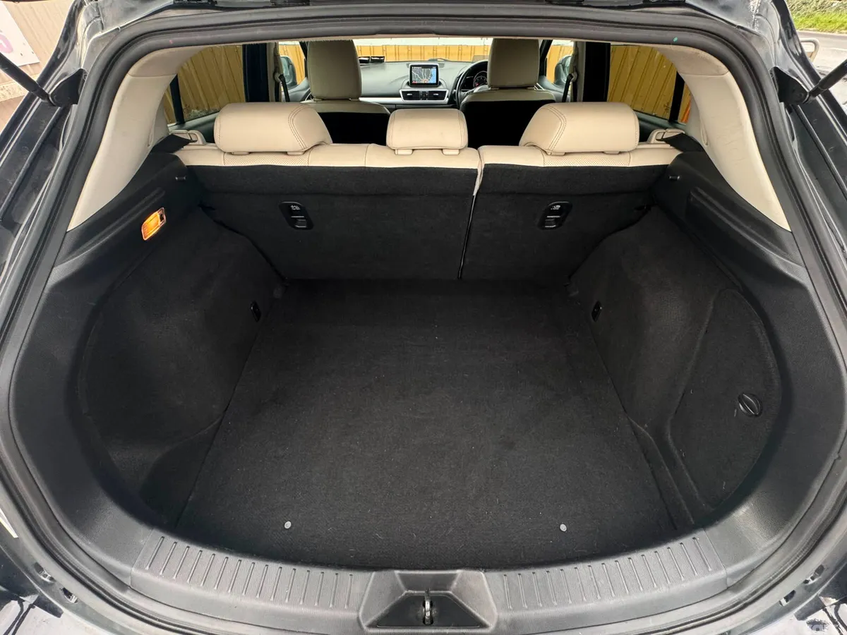 Mazda Mazda3 Hatchback, Diesel, 2015, Black