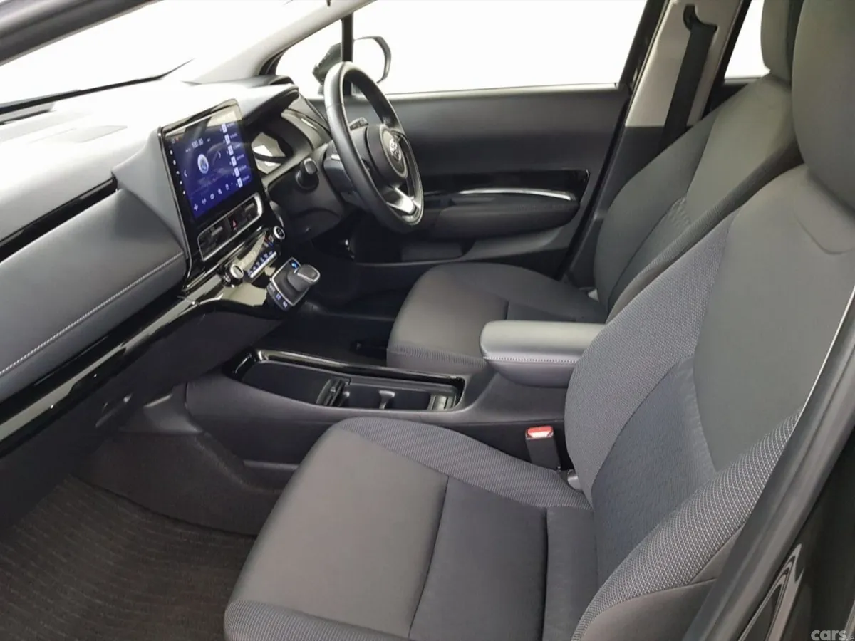 Toyota Aqua Hatchback, Petrol Hybrid, 2021, Black