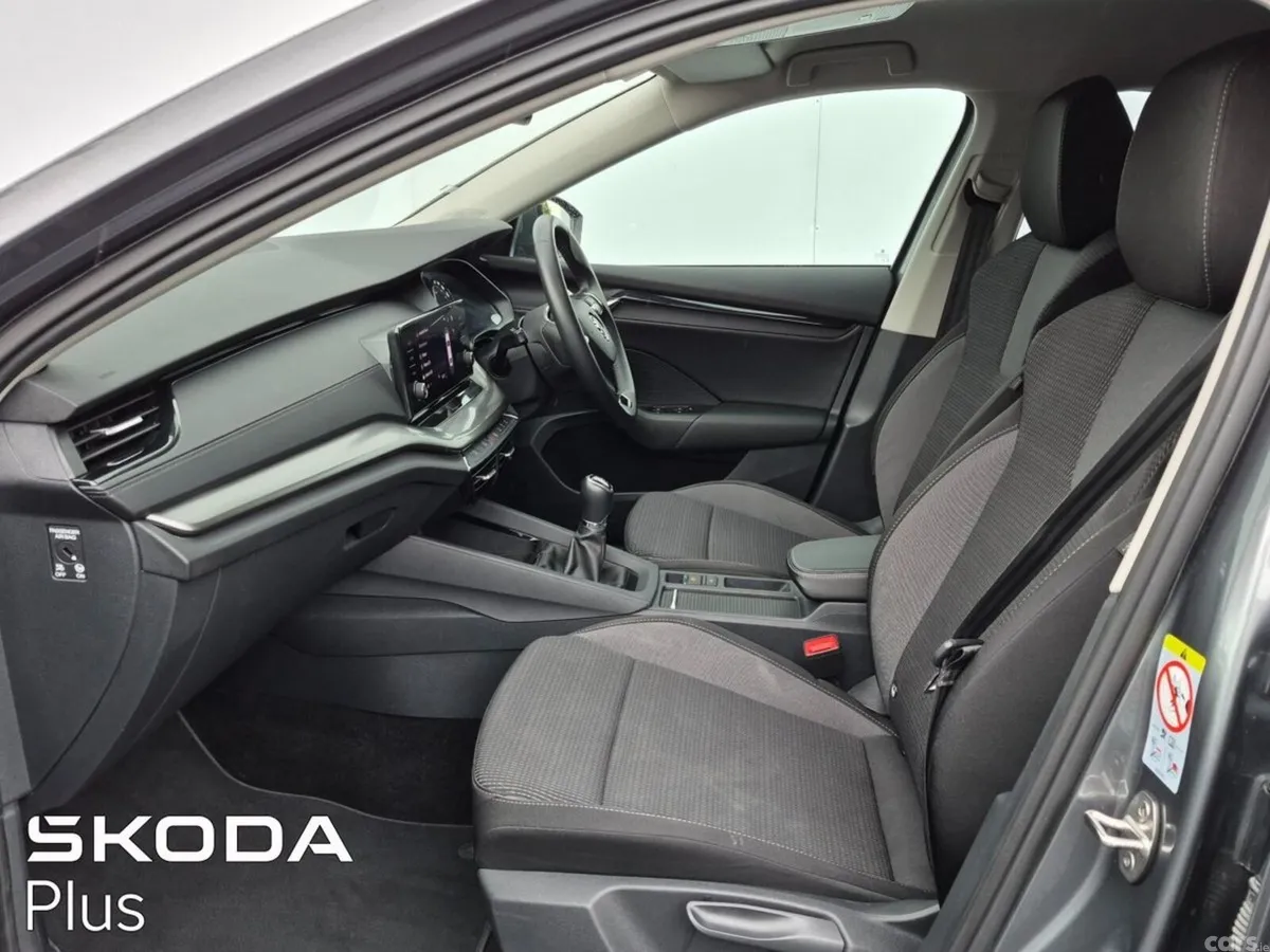 Skoda Octavia Saloon, Diesel, 2024, Grey