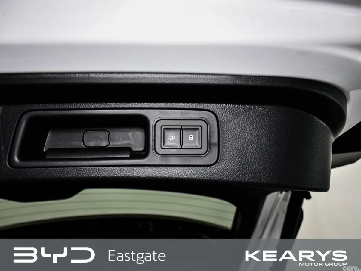 BYD SEAL U Hatchback, Petrol Plug-in Hybrid, 2026, White