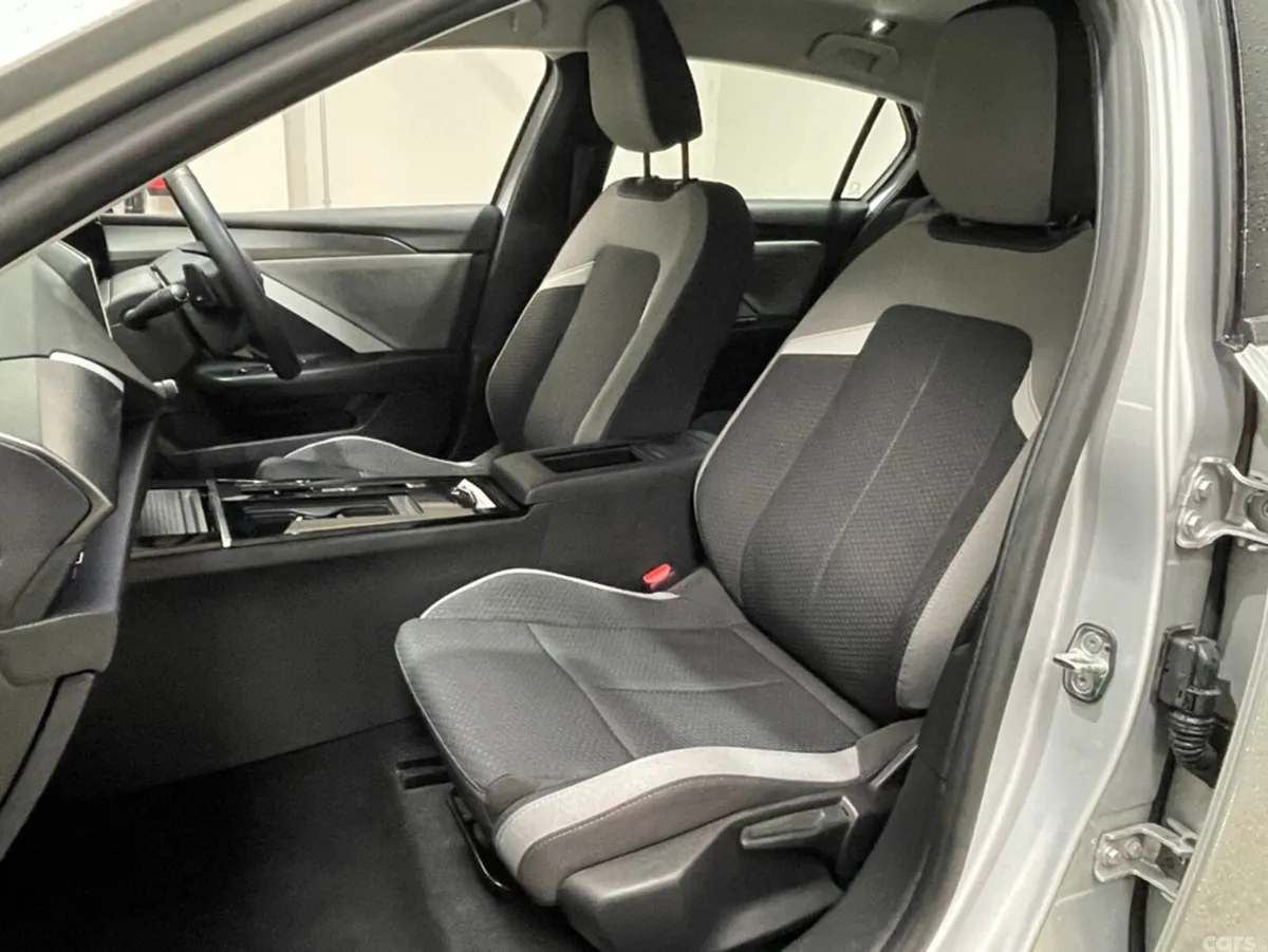 Opel Astra Hatchback, Diesel, 2024, Grey