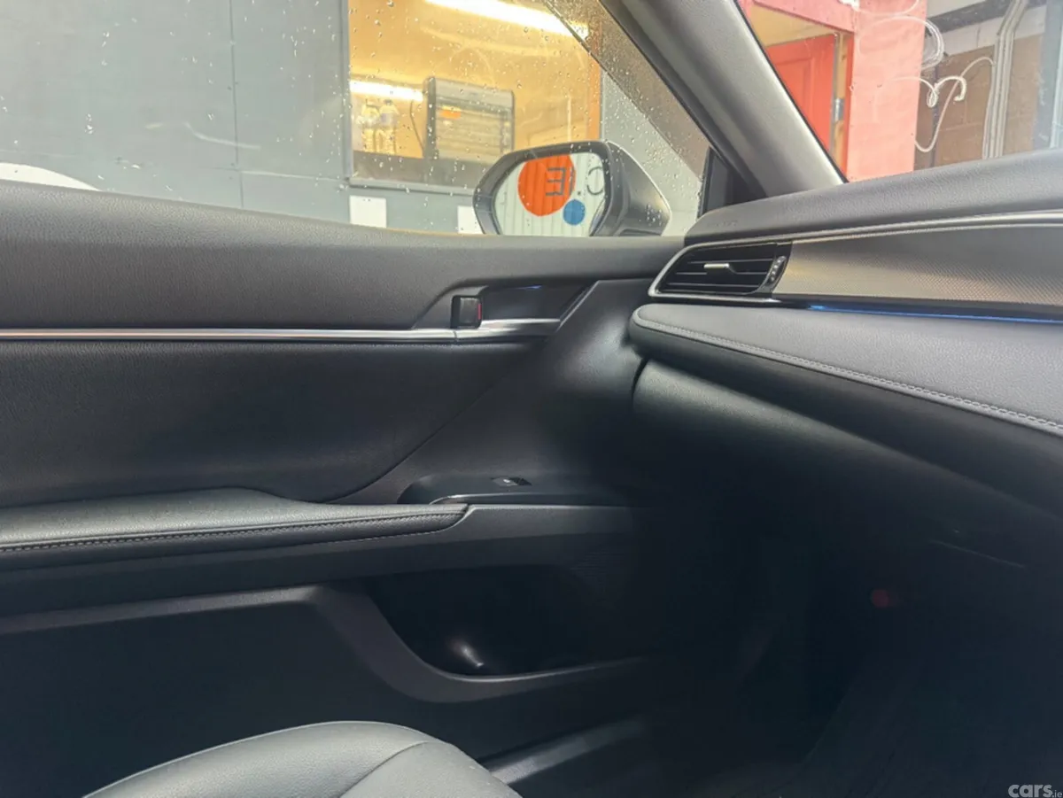 Toyota Camry Saloon, Petrol Hybrid, 2021, White
