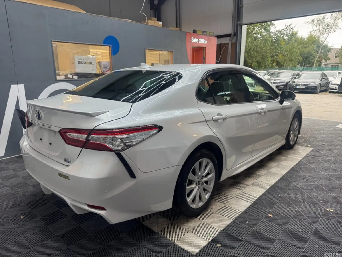 Toyota Camry Saloon, Petrol Hybrid, 2021, White