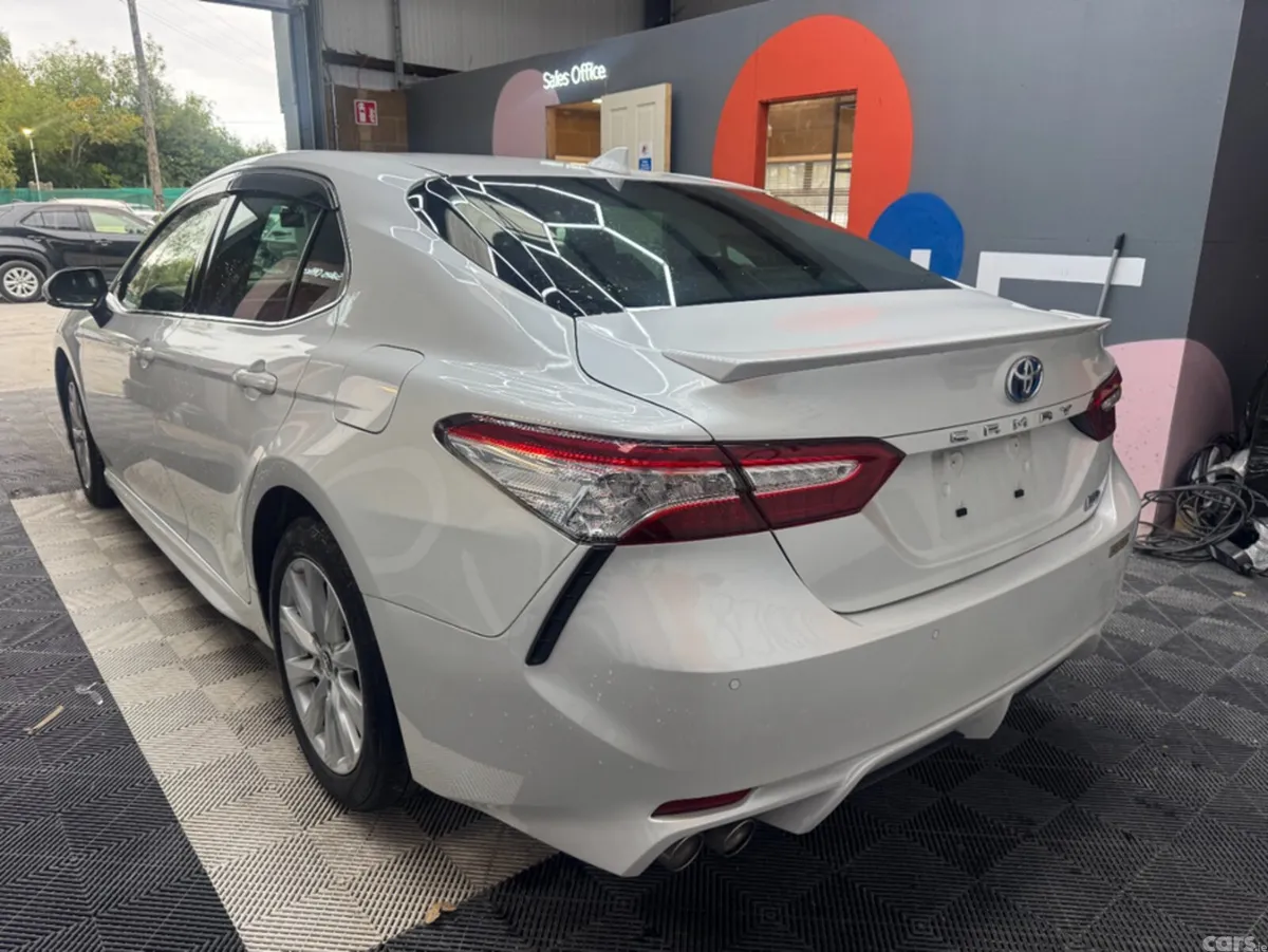 Toyota Camry Saloon, Petrol Hybrid, 2021, White