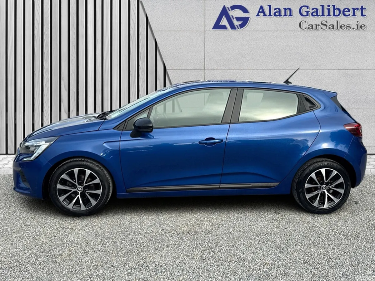 Renault Clio Hatchback, Petrol, 2023, Blue