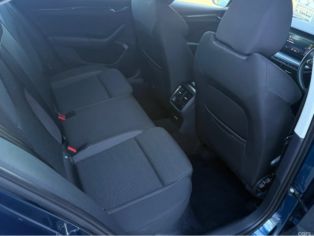 Skoda Octavia Saloon, Petrol, 2024, Blue