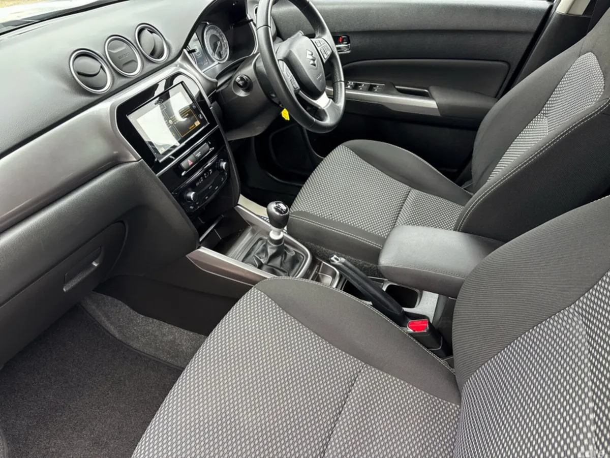 Suzuki Vitara Estate, Petrol, 2021, Grey
