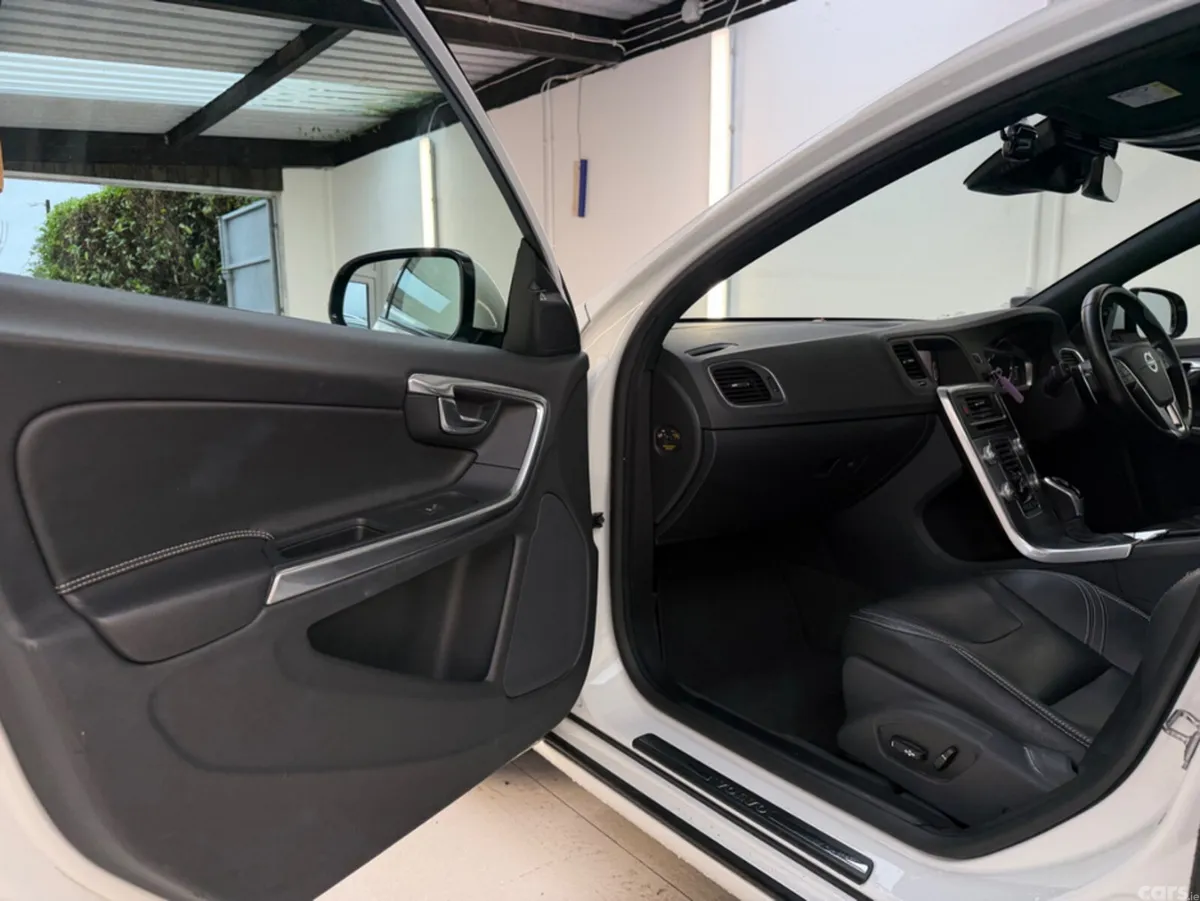 Volvo S60 Saloon, Diesel, 2017, White