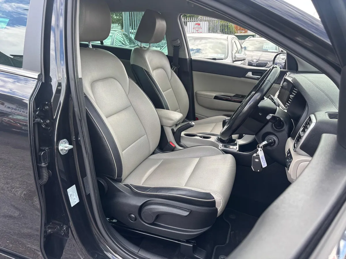 Kia Sportage SUV, Diesel Hybrid, 2021, Black