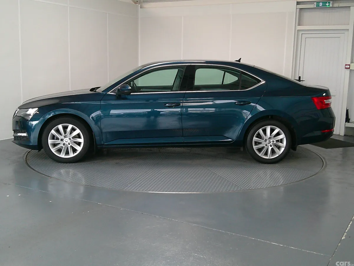 Skoda Superb Saloon, Diesel, 2021, Blue