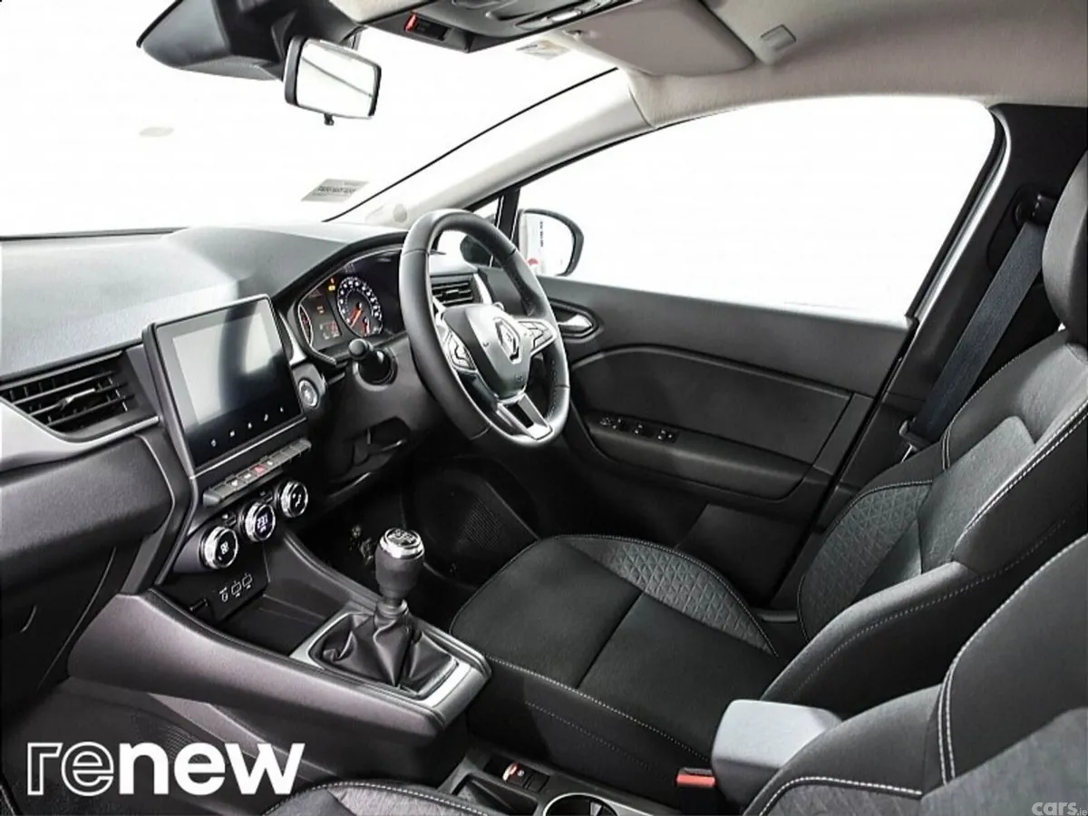 Renault Captur SUV, Petrol, 2023, Grey