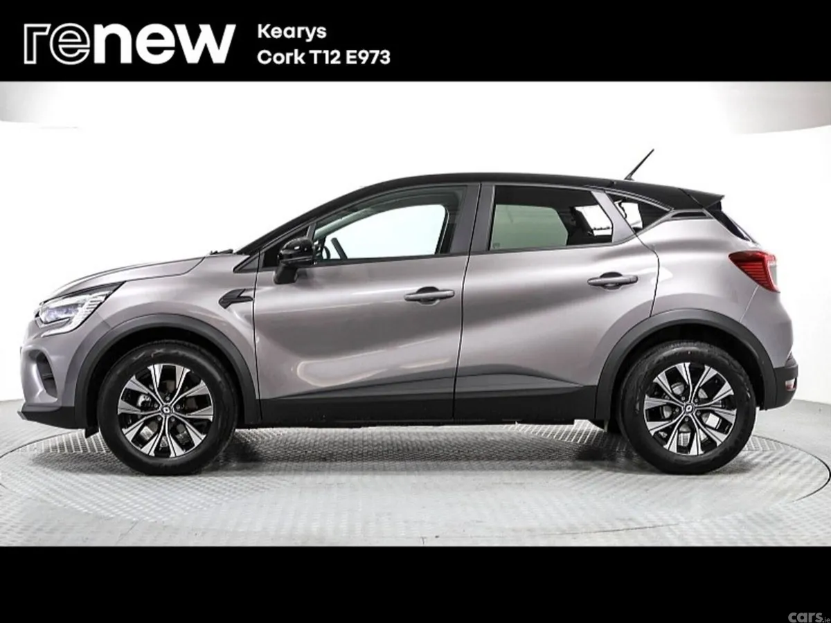 Renault Captur SUV, Petrol, 2023, Grey