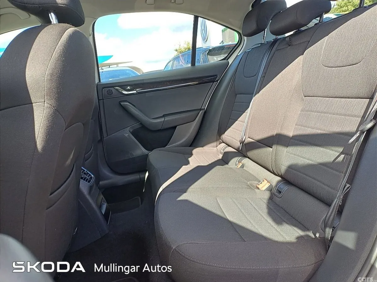 Skoda Octavia Saloon, Diesel, 2016, White